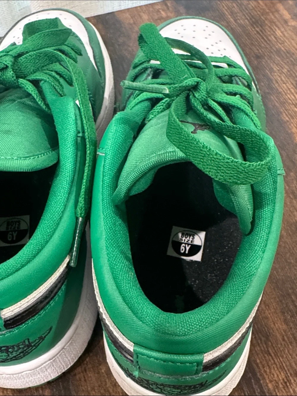 Nike Jordan1 GS Pine Green Green  Low-Top Sneakers